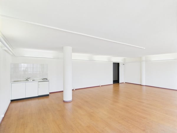 Bureau de 64 m2 au 1er étage sis dans un immeuble bénéficiant d'un emplacement stratégique 3