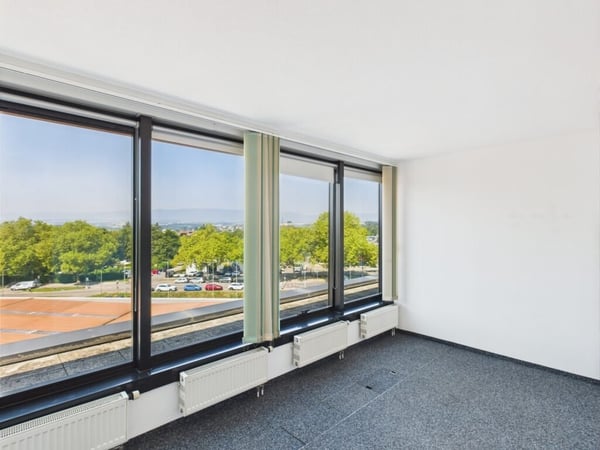 Magnifique bureau de 249 m2 sis dans un immeuble bénéficiant d'un emplacement stratégique 4
