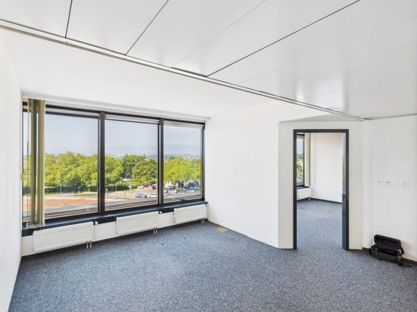 Magnifique bureau de 249 m2 sis dans un immeuble bénéficiant d'un emplacement stratégique 6