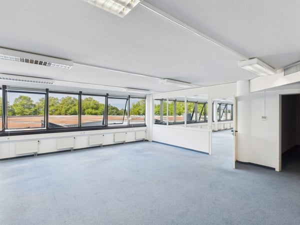 Vaste bureau de 175 m2 sis dans un immeuble bénéficiant d'un emplacement stratégique 4