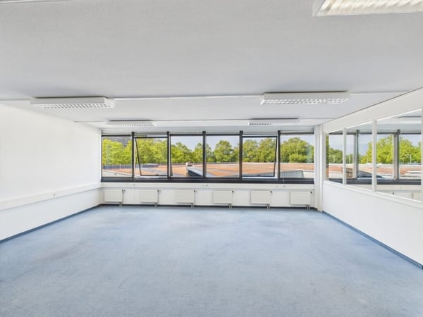Vaste bureau de 175 m2 sis dans un immeuble bénéficiant d'un emplacement stratégique 3