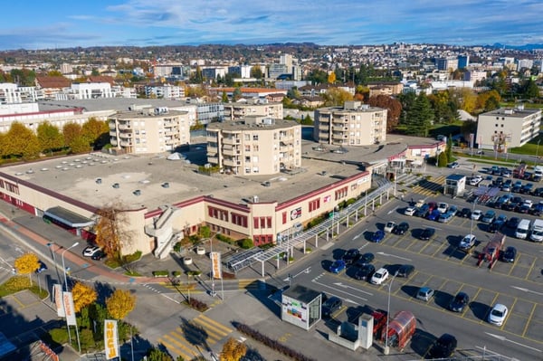 Arcade de 104 m2 (salon de coiffure) dans le Centre Commercial d'Ecublens 2