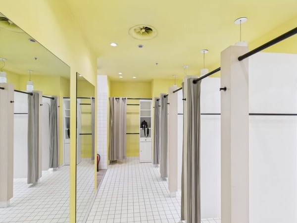 Rare! Grande surface commerciale d'environ 187 m2 au RDC du Centre Commercial d'Ecublens 8