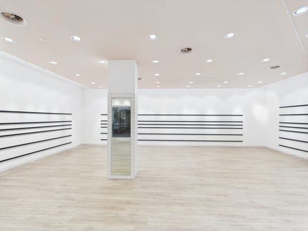 Rare! Grande surface commerciale d'environ 187 m2 au RDC du Centre Commercial d'Ecublens 5