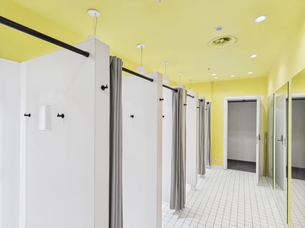 Rare! Grande surface commerciale d'environ 187 m2 au RDC du Centre Commercial d'Ecublens 6