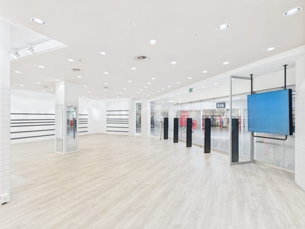 Rare! Grande surface commerciale d'environ 187 m2 au RDC du Centre Commercial d'Ecublens 1