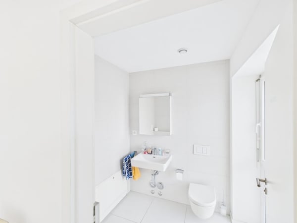 Magnifique bureau traversant situé au dernier étage d'un immeuble récent 6