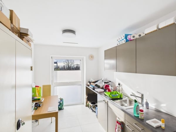 Magnifique bureau traversant situé au dernier étage d'un immeuble récent 5