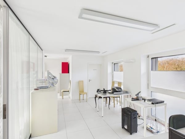 Magnifique bureau traversant situé au dernier étage d'un immeuble récent 2