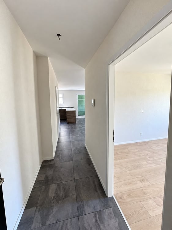 Appartement de 2.5 pièces au 1er étage avec balcon à Villeneuve 5