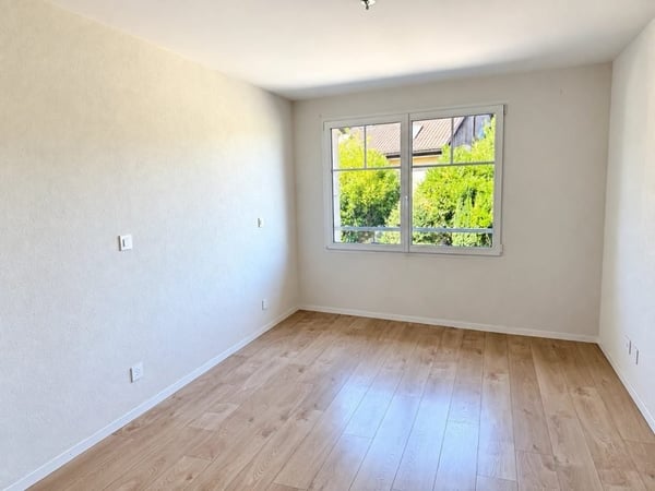 Appartement de 2.5 pièces au 1er étage avec balcon à Villeneuve 3
