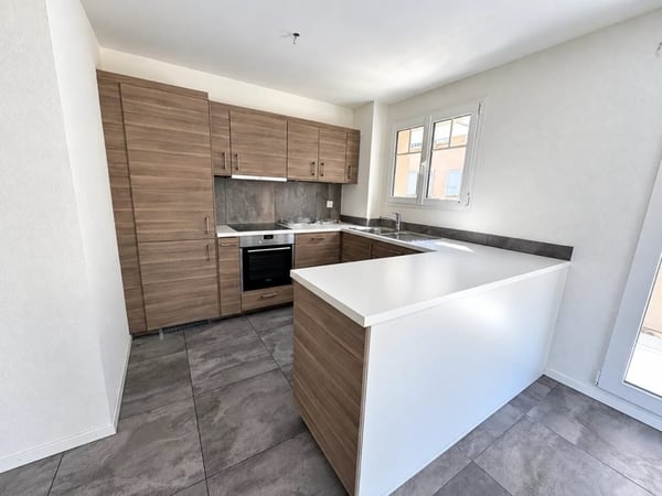 Appartement de 2.5 pièces au 1er étage avec balcon à Villeneuve 2