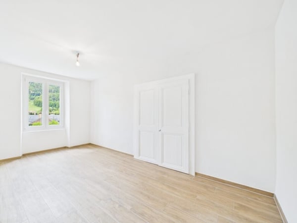 Superbe 4.5 pièces rénové au rez avec balcon plein sud 2