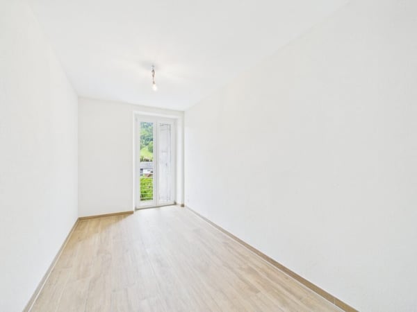 Superbe 4.5 pièces rénové au rez avec balcon plein sud 5