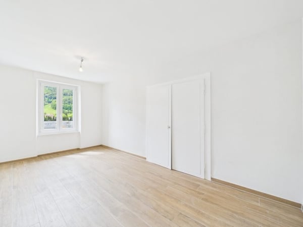 Très bel appartement de 4.5 pièces entièrement rénové au 1er étage au coeur de Vallorbe 6