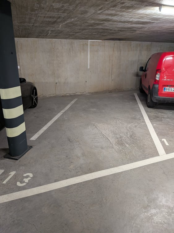 Bex : à louer places de parking souterraines 2