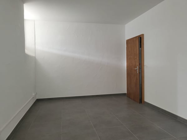 Bex : à louer local commercial lumineux et calme au cœur de Bex 3