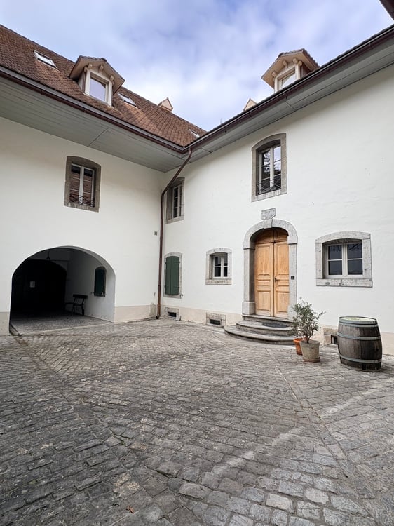 Bex : à louer spacieux appartement historique rénové de 4,5 pièces 2