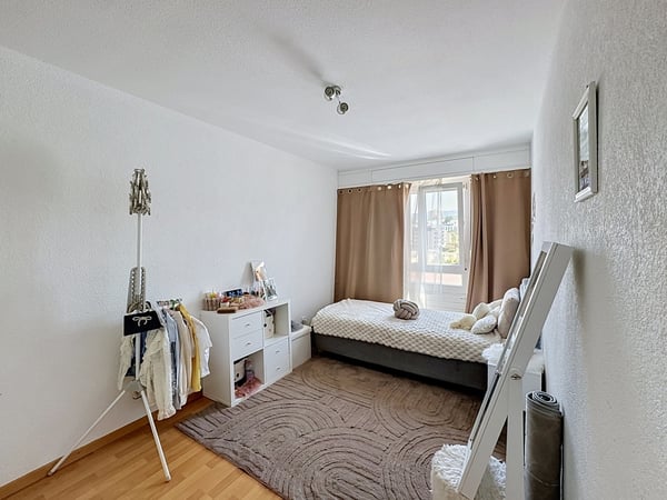Appartement lumineux et proche des commodités avec loggia/balcon 9