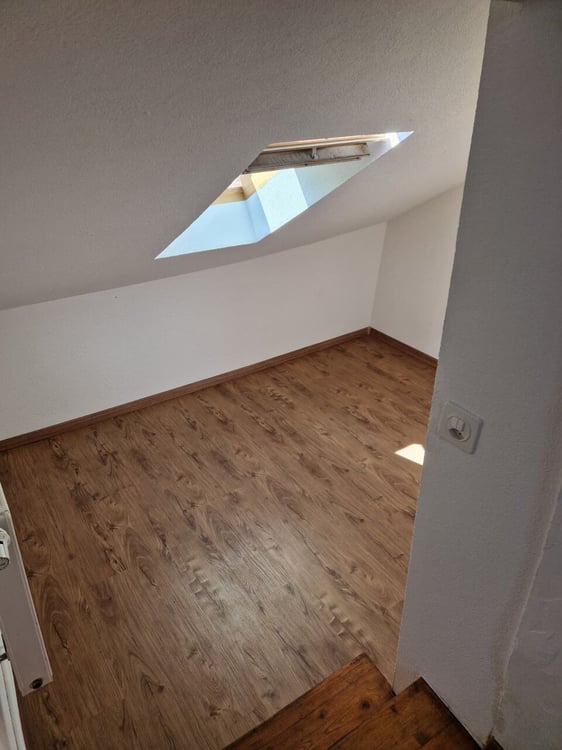 Appartement de 2.5 pièce mansardé avec cachet au 3ème avec balcon 5