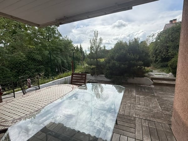 Appartement à Savigny, 5,5 pièces avec balcon et terrasse 2