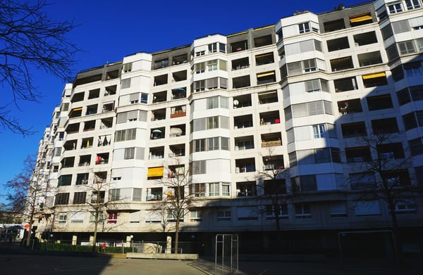 Parking intérieur, situé au 3ème sous sol.  Plusieurs places sont disponibles. 19