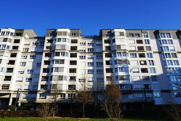 Parking intérieur sécurisé sous le centre commercial Planète Charmilles 18