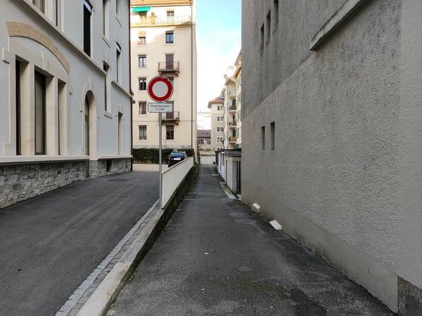 Parking situé dans la cours intérieure de l'immeuble (pour petite voiture). 4