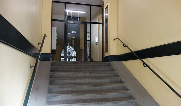 Parking situé dans la cours intérieure de l'immeuble (pour petite voiture). 3