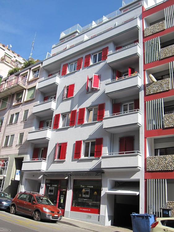 Locaux commerciaux bruts de 480 m2 sur 3 niveaux. 1