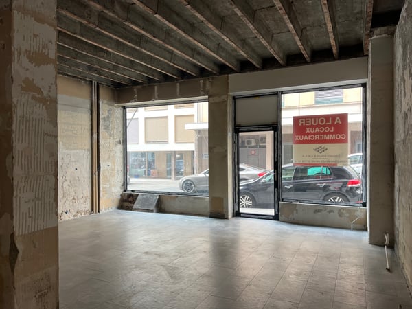 Locaux commerciaux bruts de 396 m2 sur 3 niveaux. 3