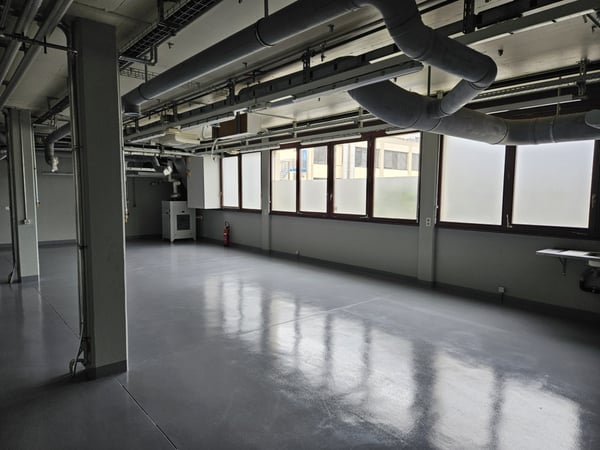 Local commercial en rez-de-chaussée, d'une surface de 266 m2. 1