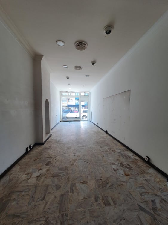 Arcade commerciale d'une surface de 71 m2. 2