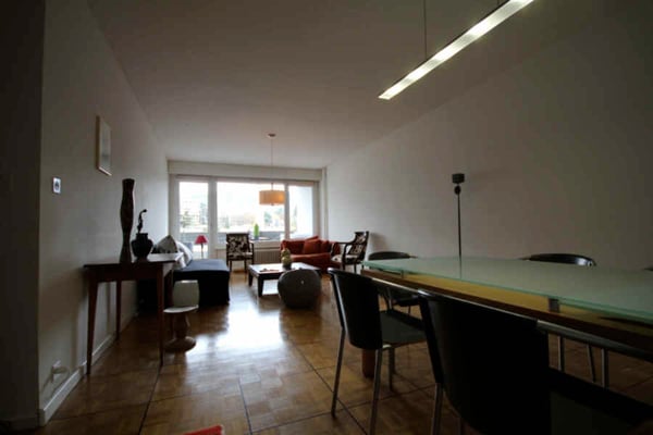 Bel appartement traversant avec balcon, situé au 4ème étage. 9
