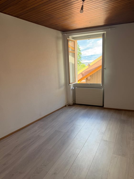 Située au coeur du hameau d'Arare, cette maison de village de 160 m2 entièrement rénovée allie des aménagements modernes et fonctionnels. 5