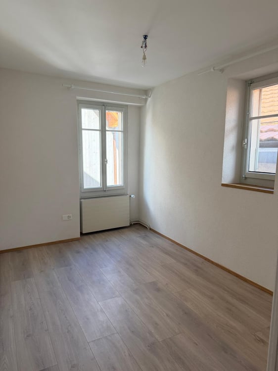 Située au coeur du hameau d'Arare, cette maison de village de 160 m2 entièrement rénovée allie des aménagements modernes et fonctionnels. 4