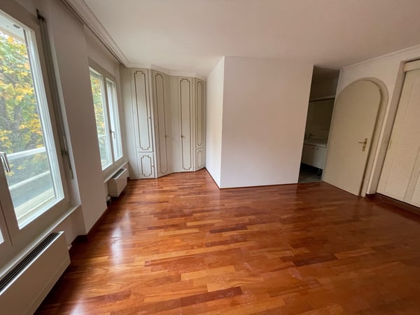Beau duplex avec balcon offrant une vue sur le Léman et le Mont-Blanc. 6