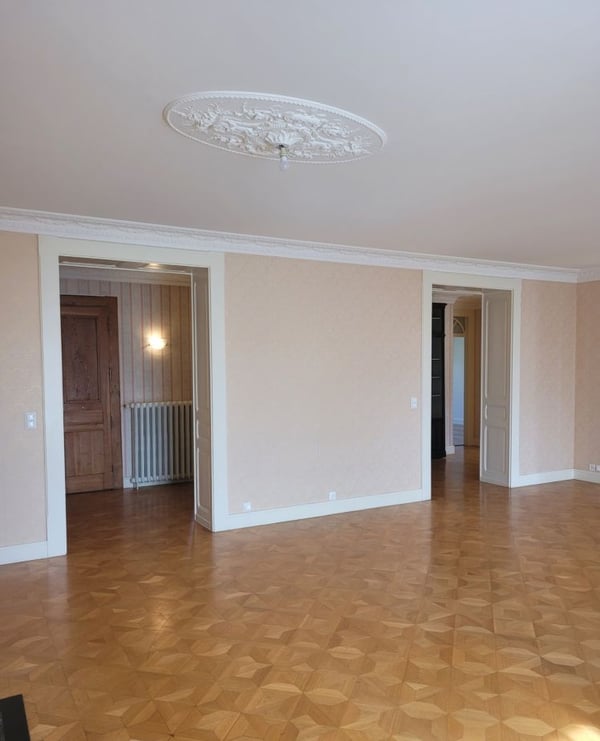 Appartement duplex traversant, situé au 4ème étage. 3