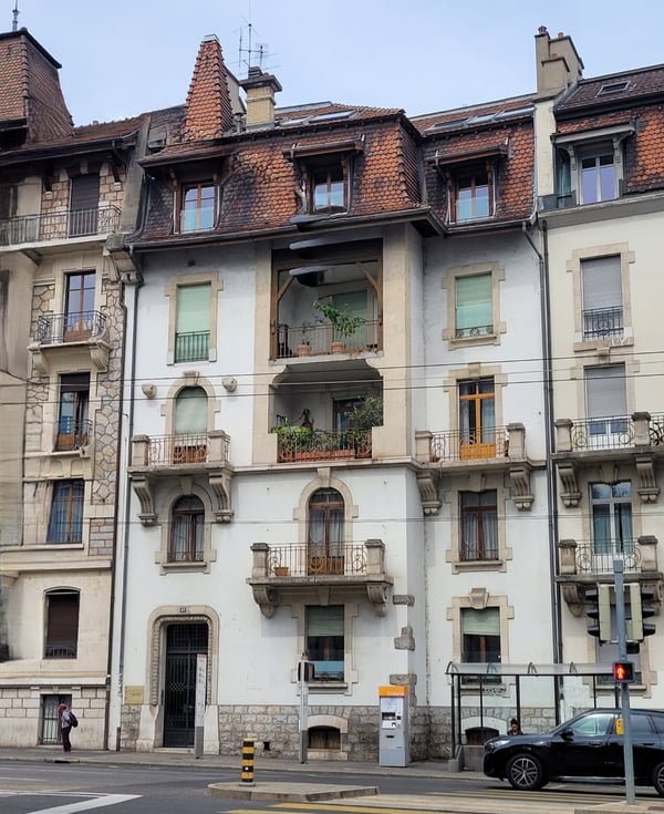 Appartement duplex traversant, situé au 4ème étage. 1