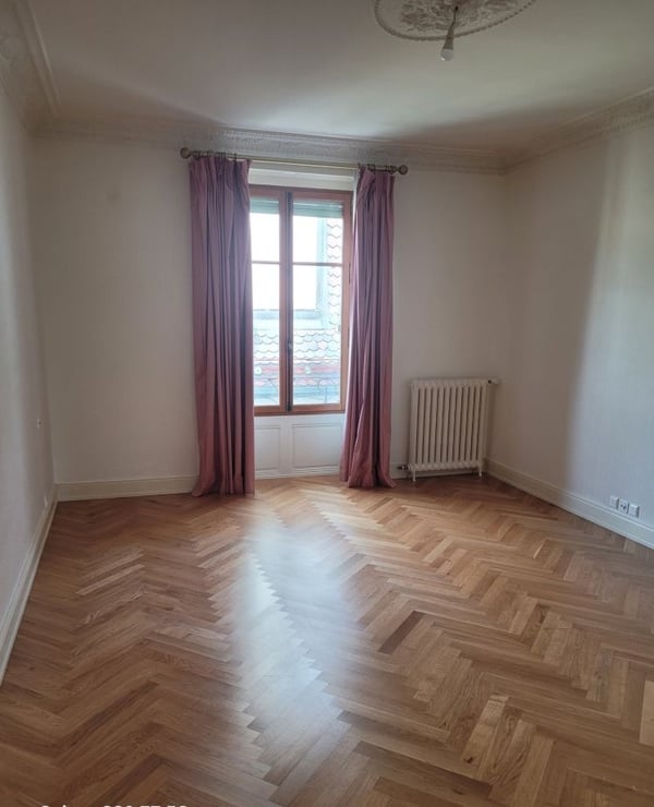 Appartement duplex traversant, situé au 4ème étage. 5