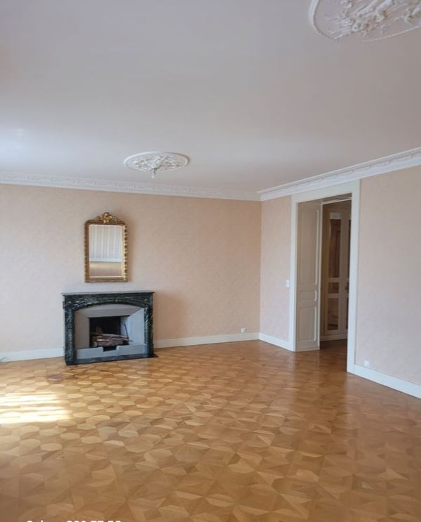 Appartement duplex traversant, situé au 4ème étage. 4