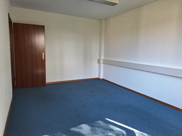 A LOUER : Surface commerciale aux Boveresses 42 3