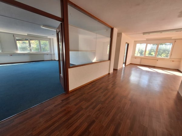 A LOUER : Surface commerciale aux Boveresses 42 4