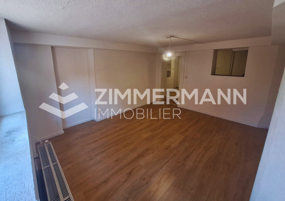 BEX : Local commercial au rez de 67 m2