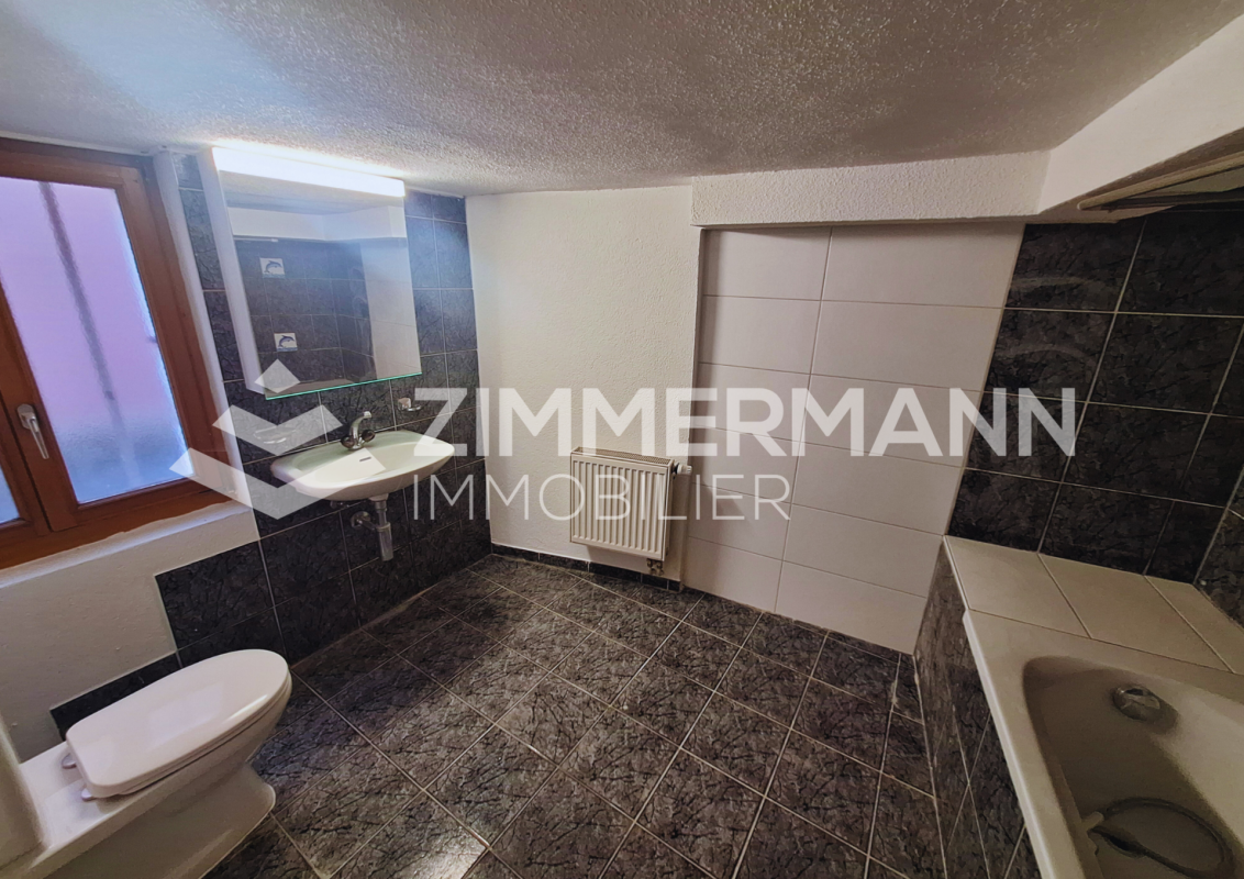 BEX : Local commercial au rez de 67 m2