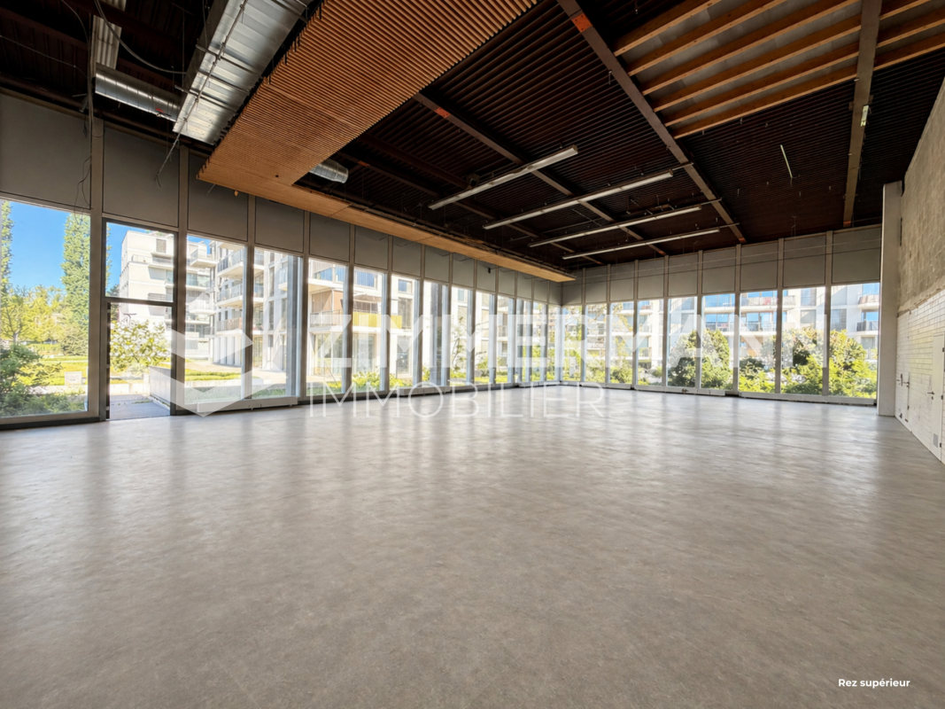 Surface commerciale au rez 525m2