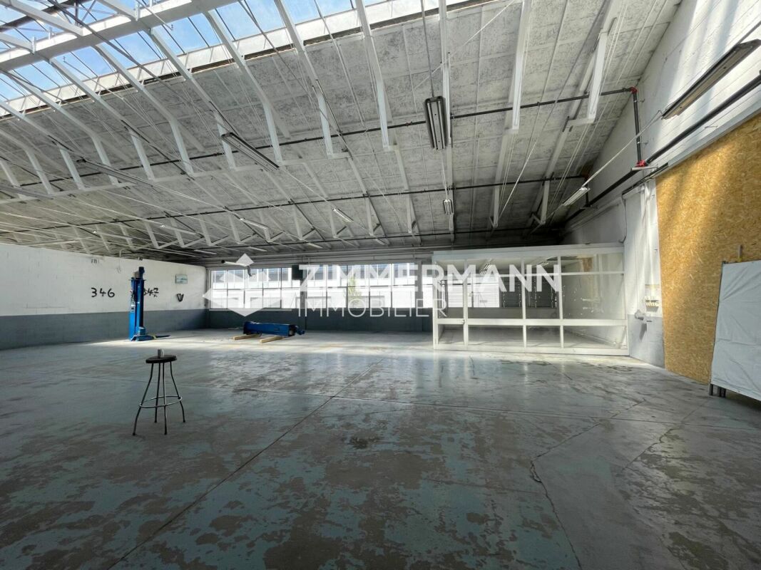 Grande surface industrielle de 1'020 m² avec surface extérieur à Meyrin