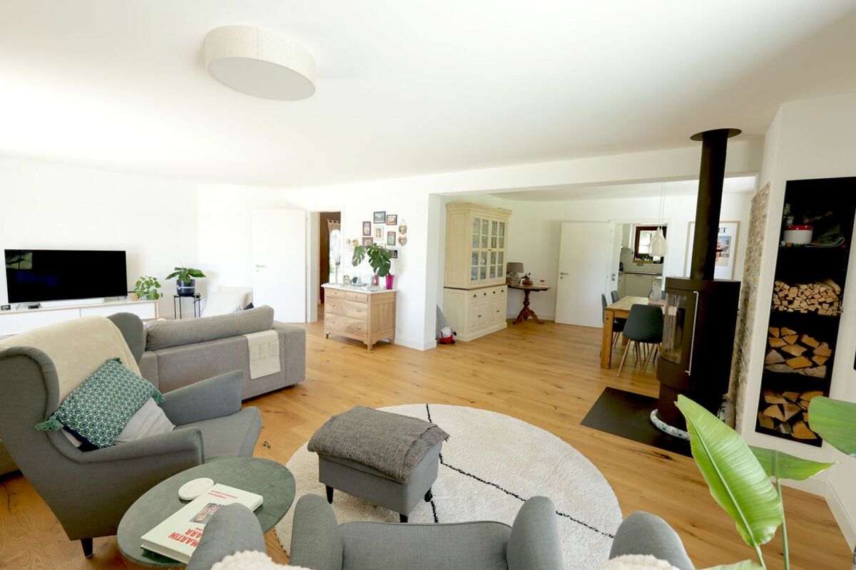 Magnifique maison rénovée de 7.5 pièces avec piscine extérieure