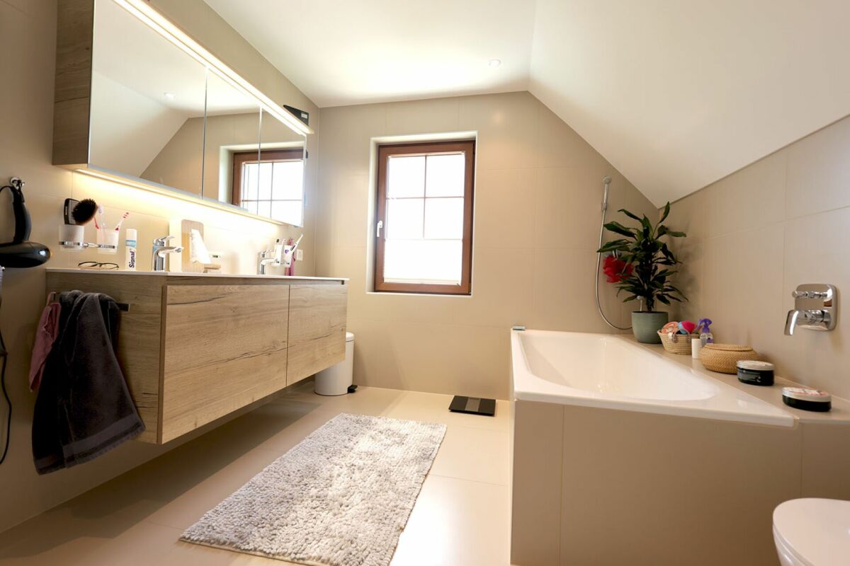 Magnifique maison rénovée de 7.5 pièces avec piscine extérieure