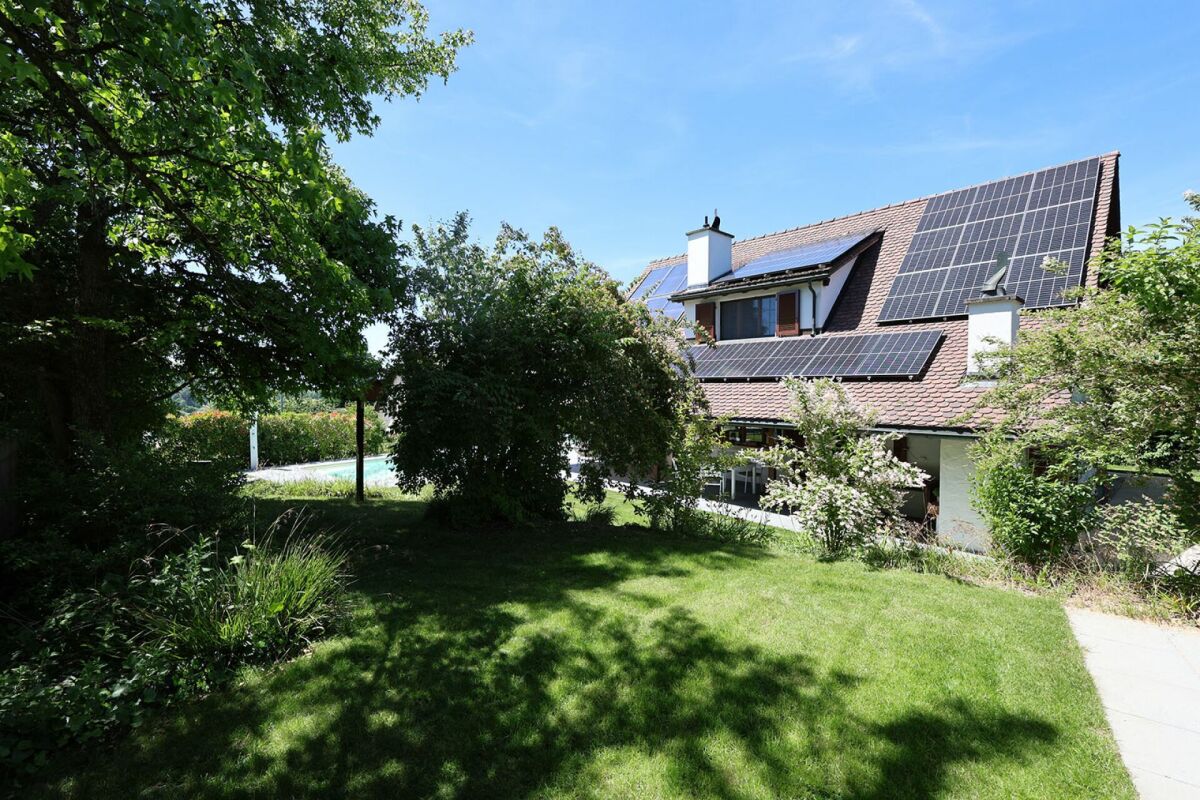 Magnifique maison rénovée de 7.5 pièces avec piscine extérieure
